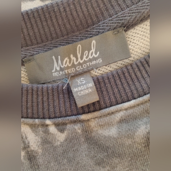 Marled sweatshirt. Size small, true to size. - Picture 2 of 3